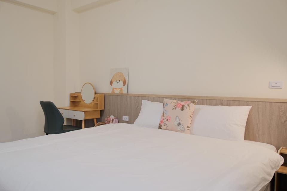 Bed, Photo of the whole room