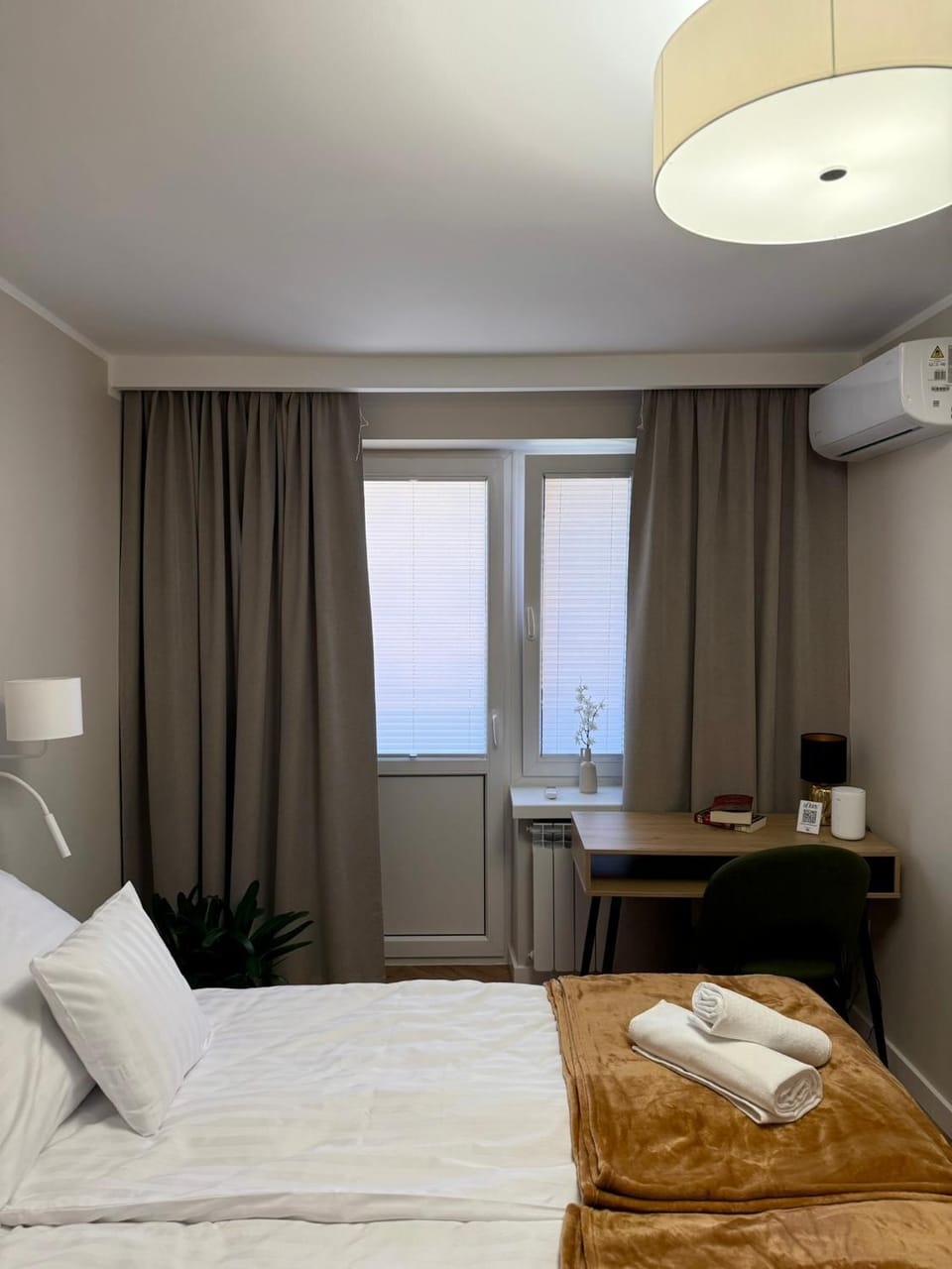 Bed, Photo of the whole room, Bedroom, towels, air conditioner