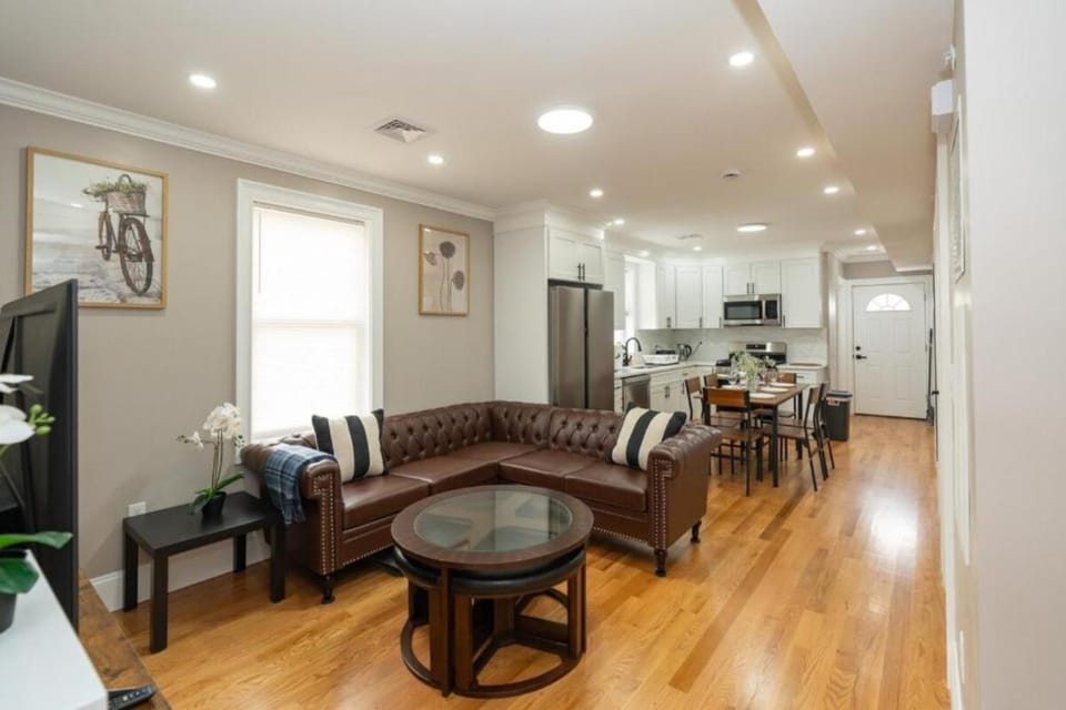 3BR Boston Hideaway - Pet-Friendly - Steps to Franklin Park & Red Line 558-3 Apartment in Quincy