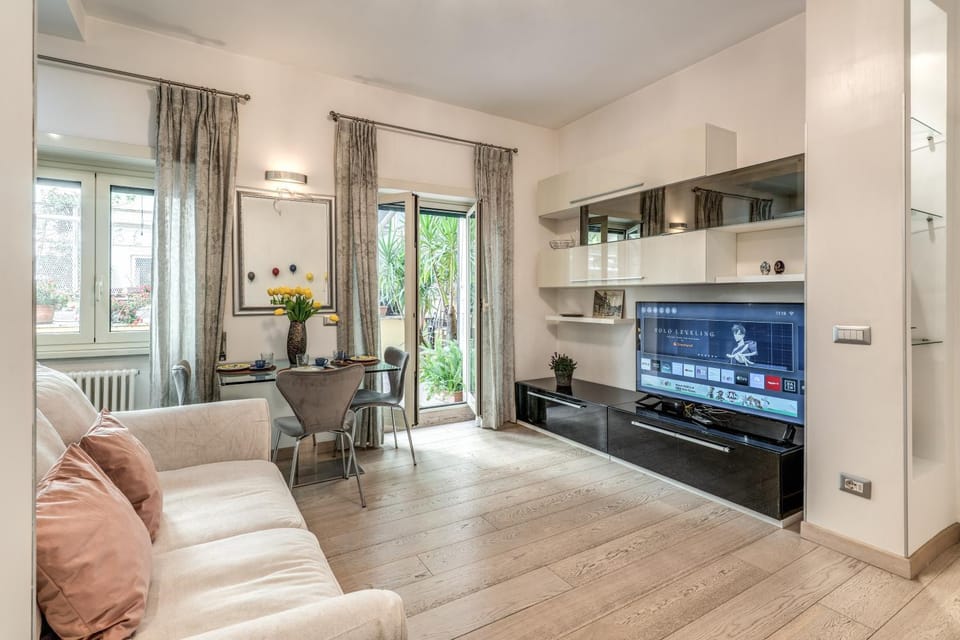 Santa Croce apartment with private terrace Apartment in Rome