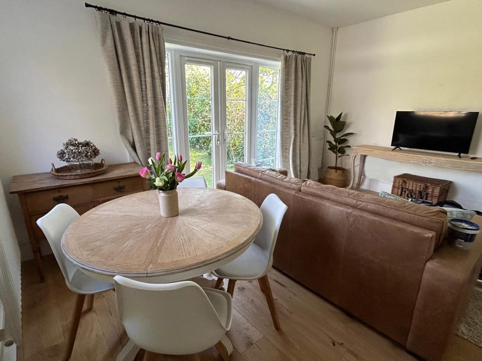 Aeolian House Bed and Breakfast in Borough of Waverley