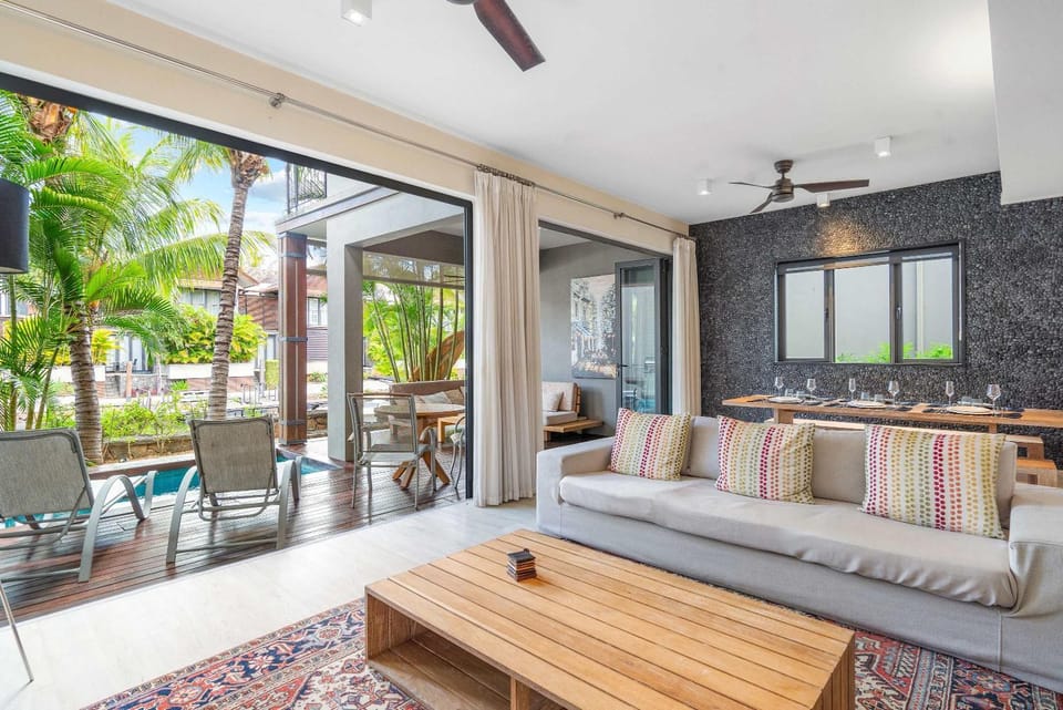 Waterfront Luxury Lodge w Private Pool Apartment in Rivière Noire District, Mauritius
