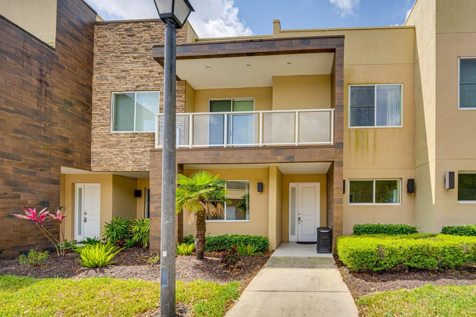 < 2 Mi to WDW Attractions: Luxe Family Getaway! House in Bay Lake