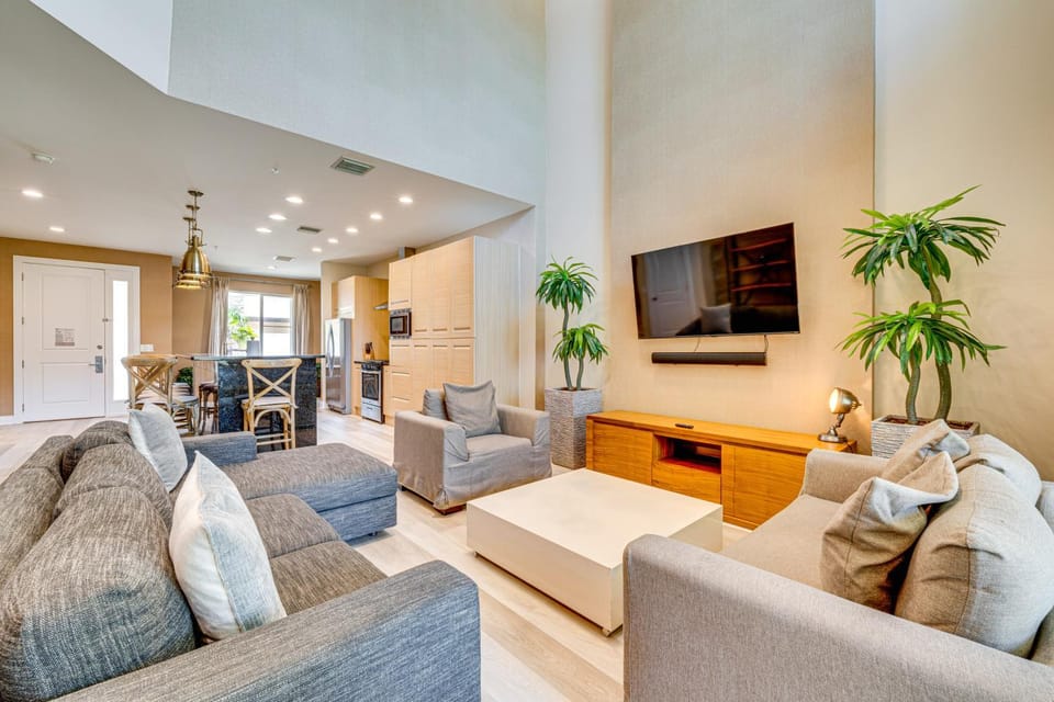 < 2 Mi to WDW Attractions: Luxe Family Getaway! House in Bay Lake