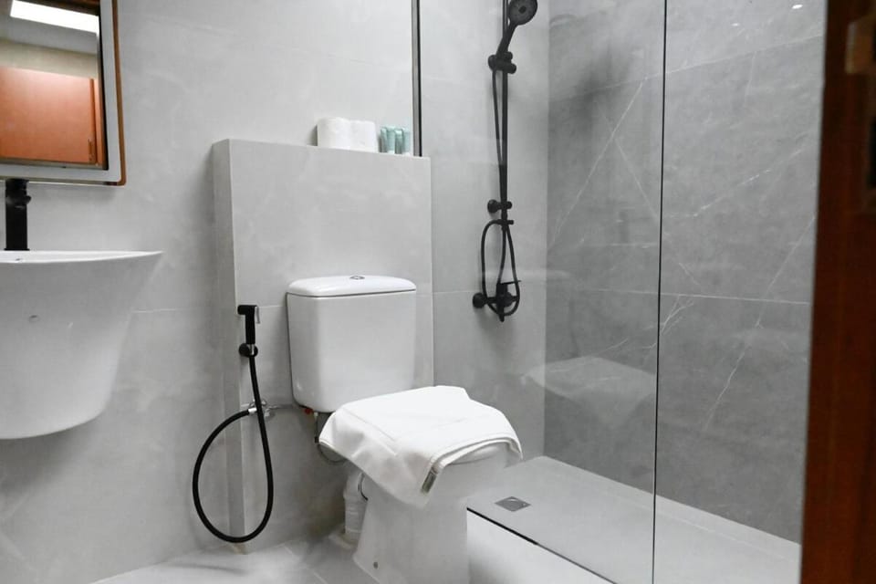 Upgraded l Stunning Studio in Dubai Marina Sleeps 4 Apartment in Dubai