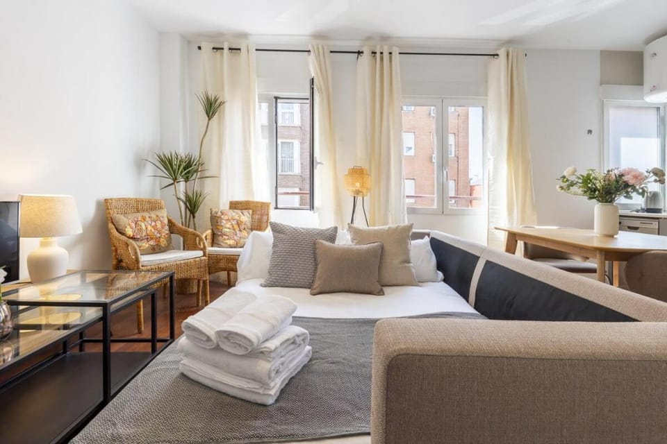 For You Rentals Acogedor Apartamento de 1 Dormitorio Madrid Temporal MAL72B Apartment in Madrid