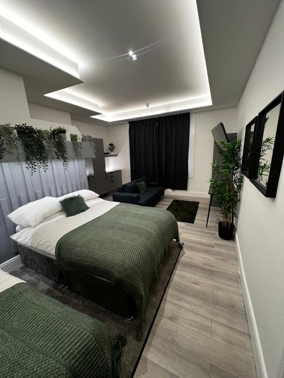 ResiLets - Mood Studio 4 - Town centre studio room with en-suite Apartment in England