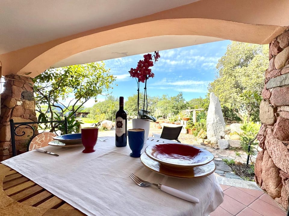 Patio, View (from property/room), Balcony/Terrace, Food and drinks, Dining area