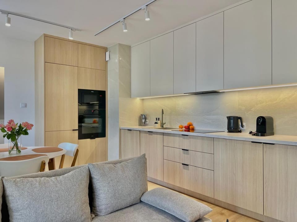 Coffee/tea facilities, Kitchen or kitchenette, Living room, Seating area