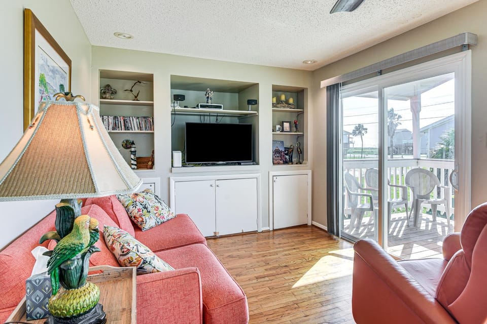 Walk to Beach: Galveston Home w/ Patio & Balcony! House in Galveston Island