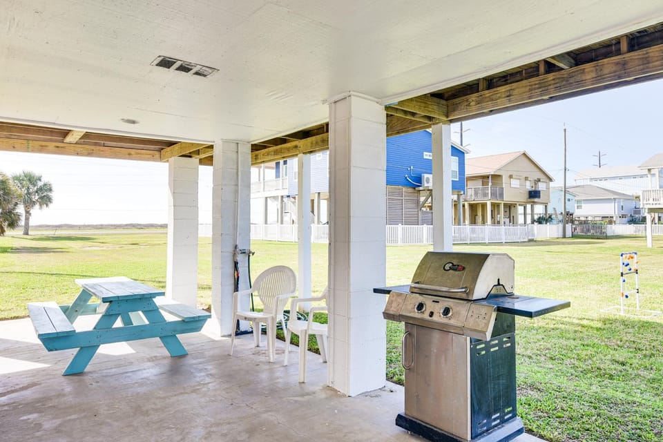 Walk to Beach: Galveston Home w/ Patio & Balcony! House in Galveston Island