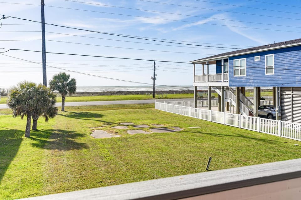 Walk to Beach: Galveston Home w/ Patio & Balcony! House in Galveston Island