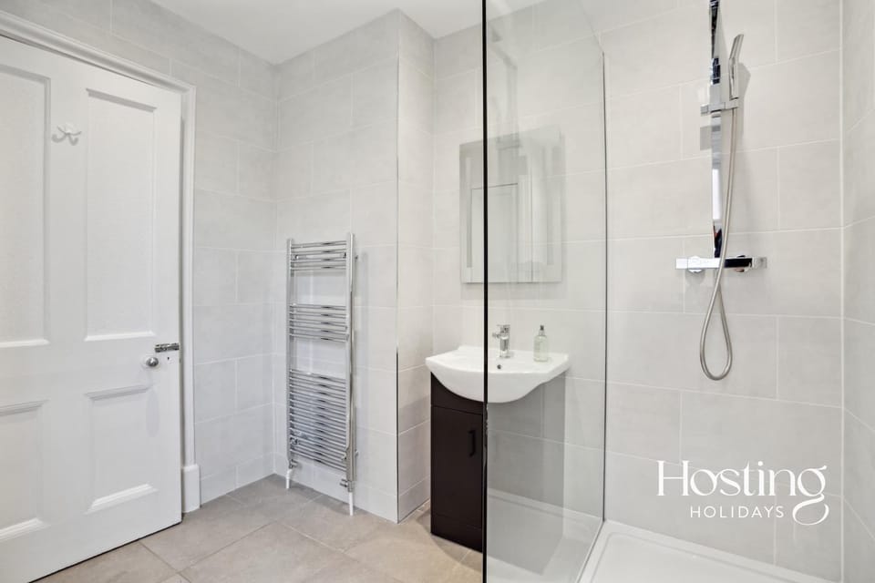 Shower, Bathroom, towels