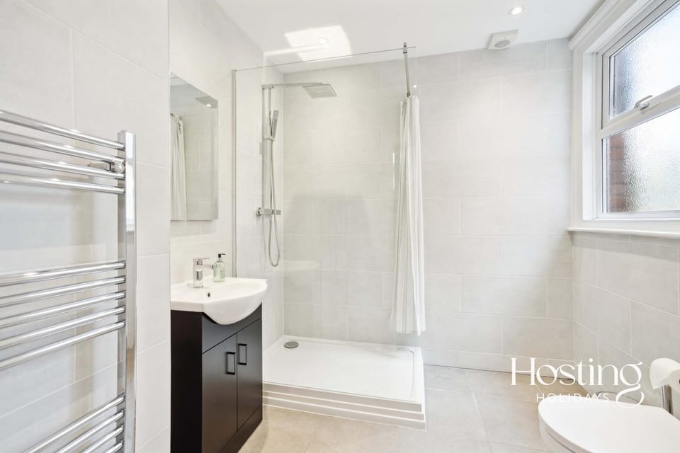 Shower, Toilet, Bathroom, Bath, towels