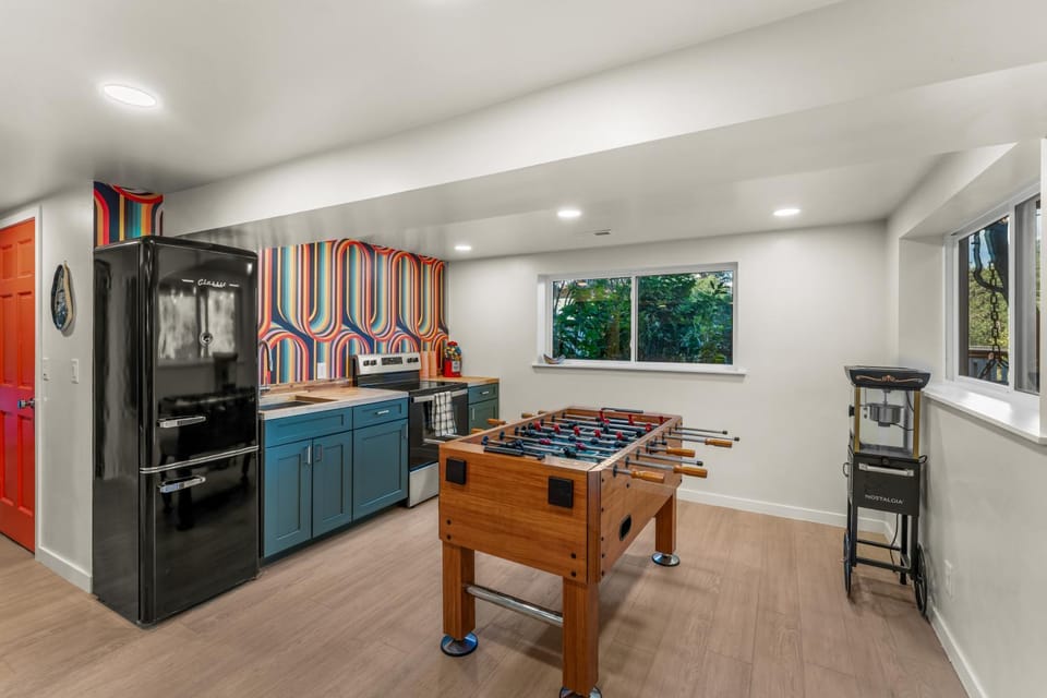 Game Room, Kitchen or kitchenette