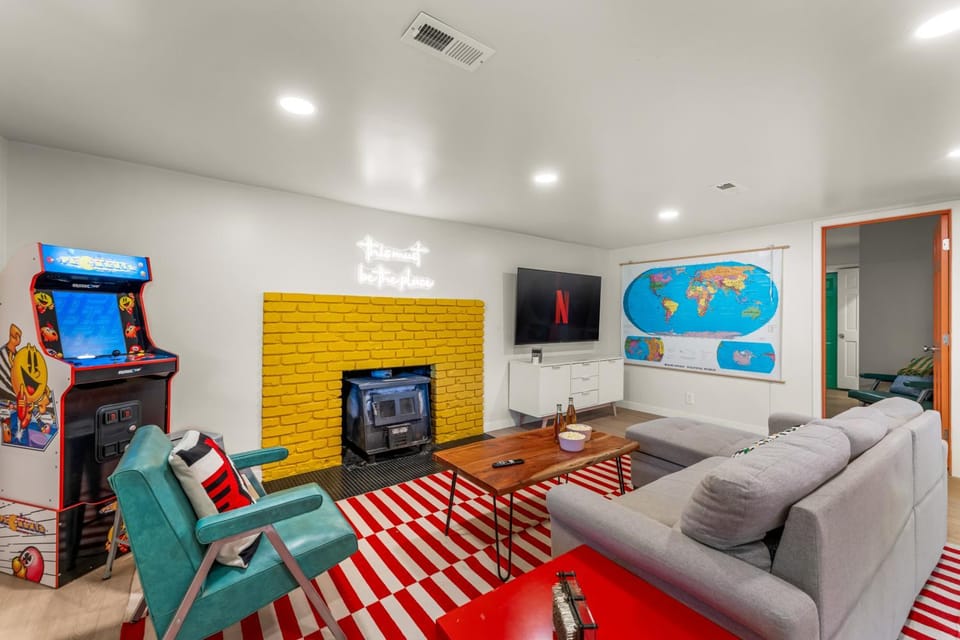 Game Room, TV and multimedia