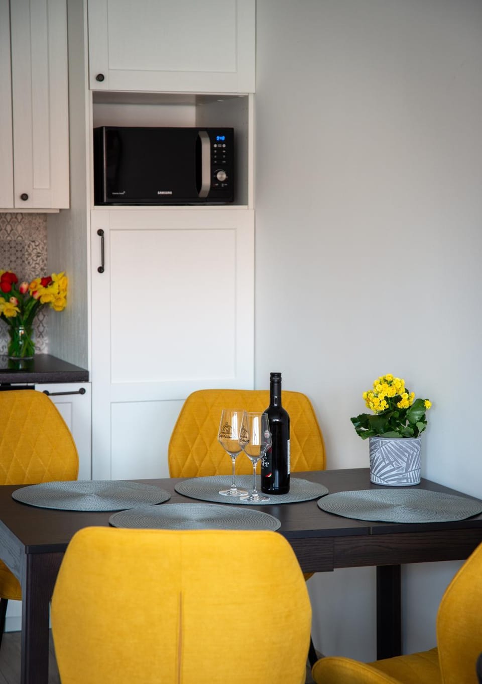 Kitchen or kitchenette, Dining area