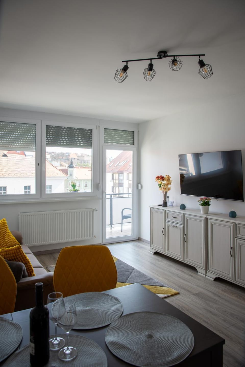 TV and multimedia, Kitchen or kitchenette, Living room, Dining area