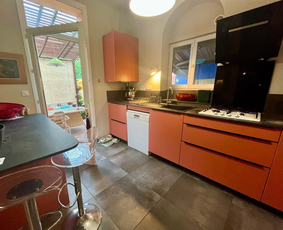 Maison Méditerranéenne proche du cœur de ville, avec piscine Villa in Toulon