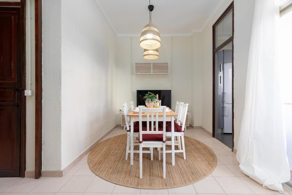 Hogar tradicional con balcón cerca de la playa Apartment in Valencia