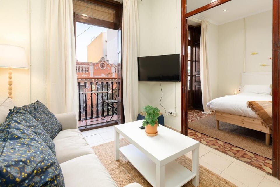 Hogar tradicional con balcón cerca de la playa Apartment in Valencia