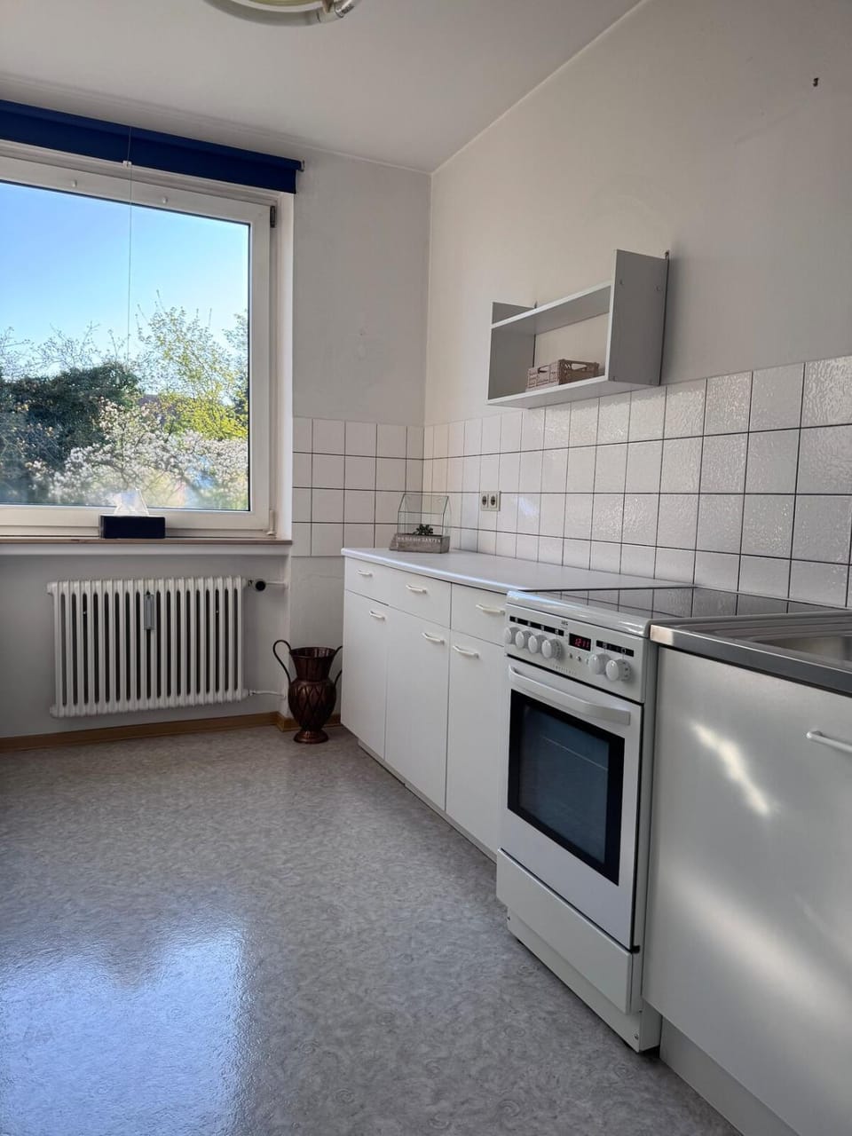 Kitchen or kitchenette, oven, stove