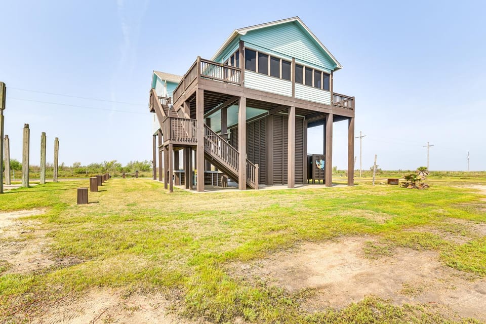 Canal-Front Coastal Getaway in Gilchrist w/ Deck House in Bolivar Peninsula