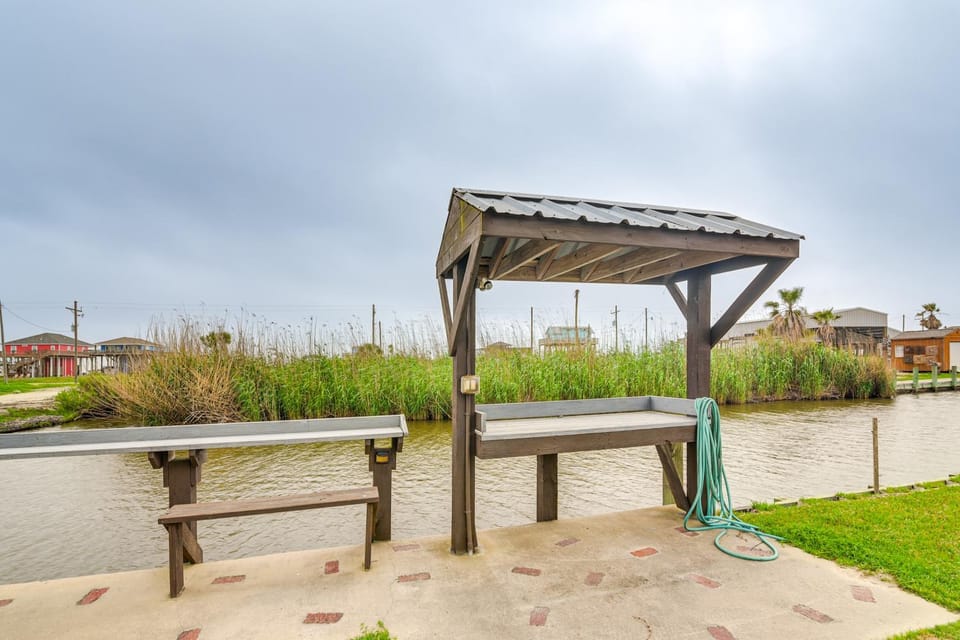 Canal-Front Coastal Getaway in Gilchrist w/ Deck House in Bolivar Peninsula