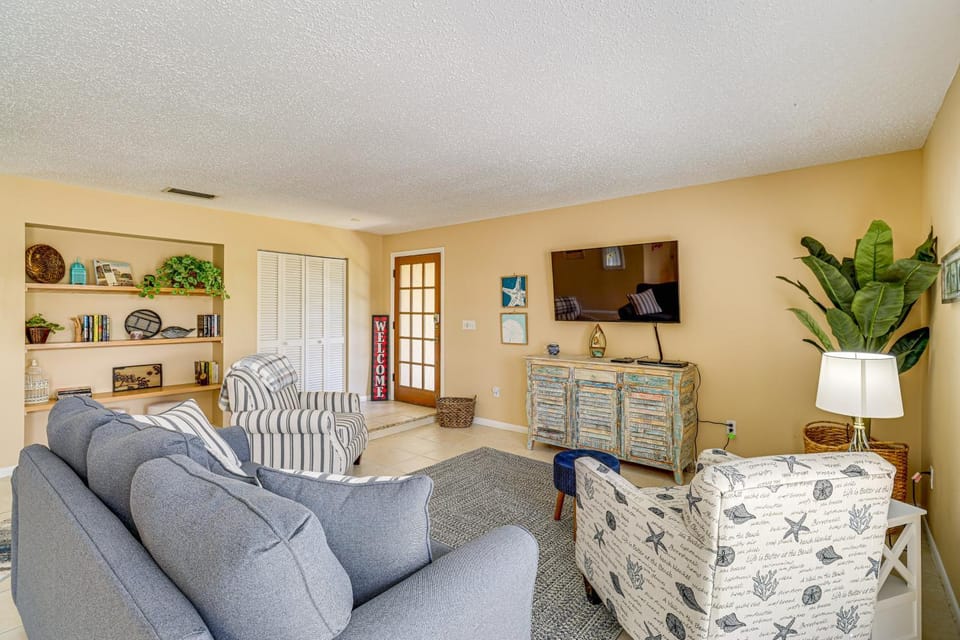 1 Mi to Dtwn Stuart: Bright Home w/ Pool & Spa! House in Stuart