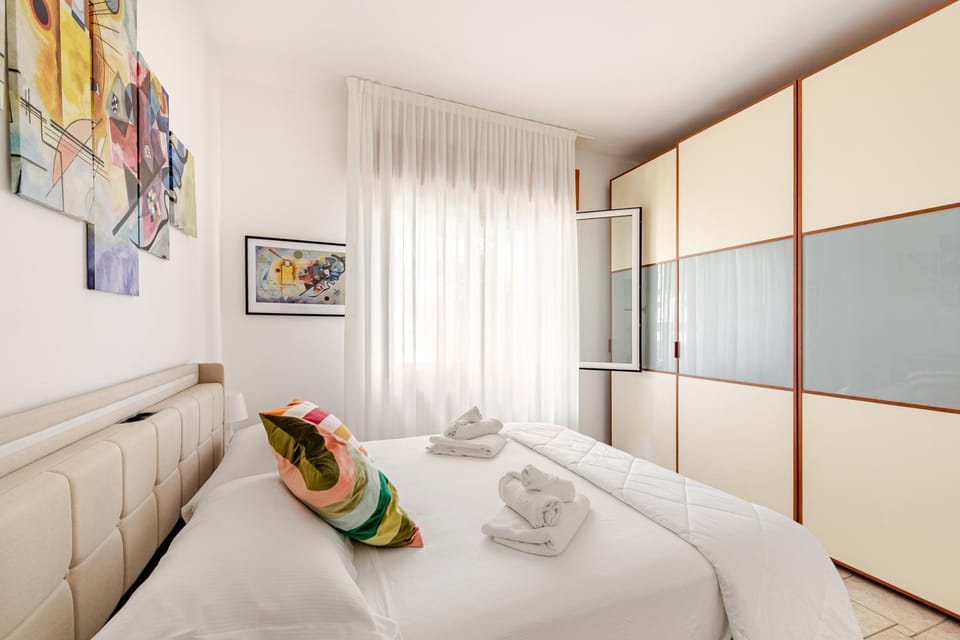 2 Appartamenti in VleCeccarini - 3Bagni - Parcheggio Privato - Mare Apartment in Riccione