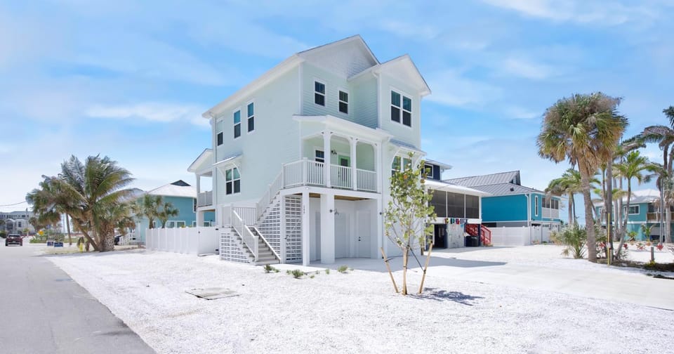 Easy and Lazy Retreat by Sun Palace Vacations House in Estero Island