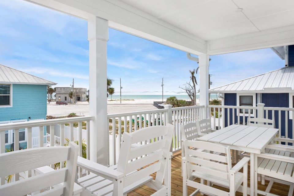 Easy and Lazy Retreat by Sun Palace Vacations House in Estero Island