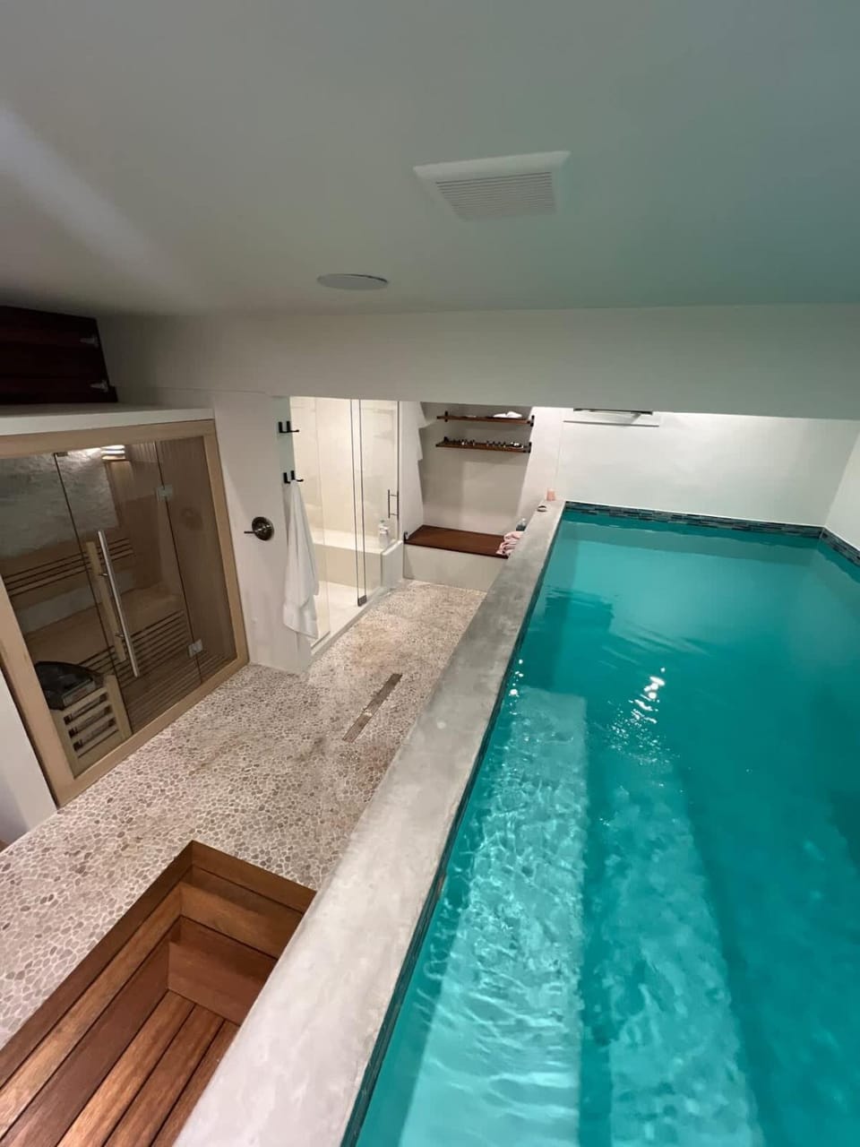 Pine Hill Nest- New Luxury Spa Retreat House in East Quogue