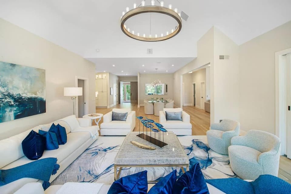 Pine Hill Nest- New Luxury Spa Retreat House in East Quogue
