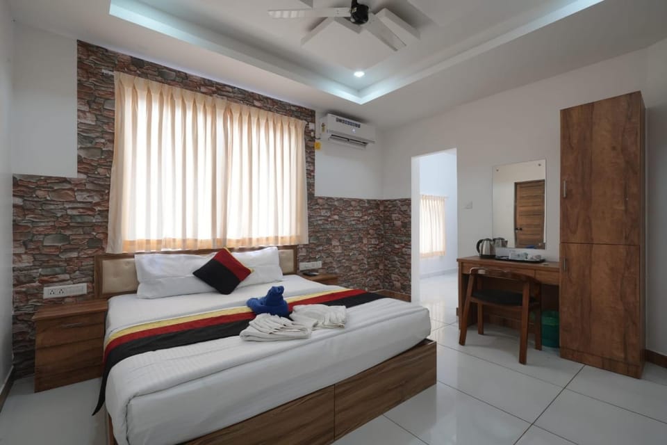 Bed, Photo of the whole room, Bedroom, wardrobe, air conditioner