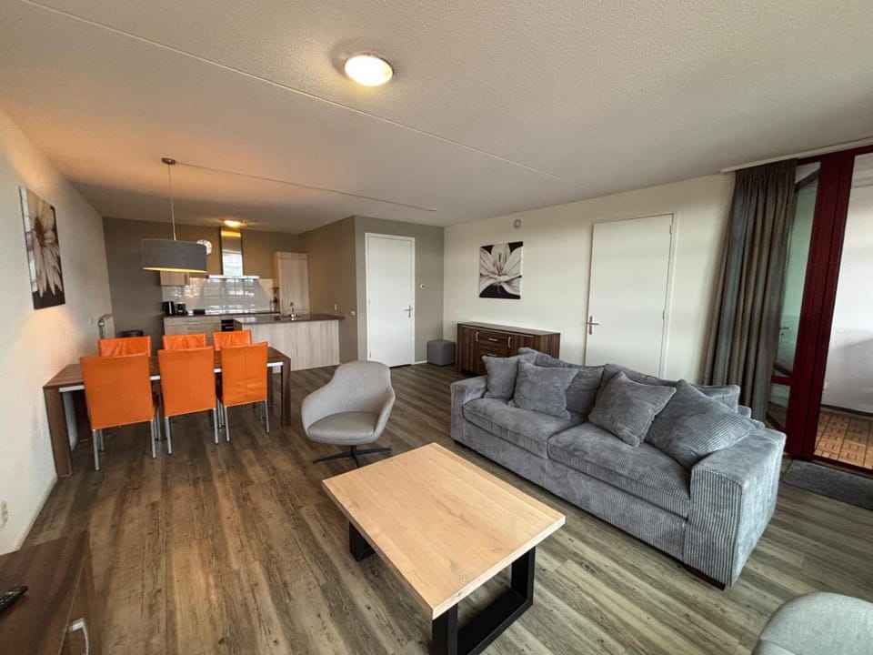 Kitchen or kitchenette, Living room, Seating area, Dining area