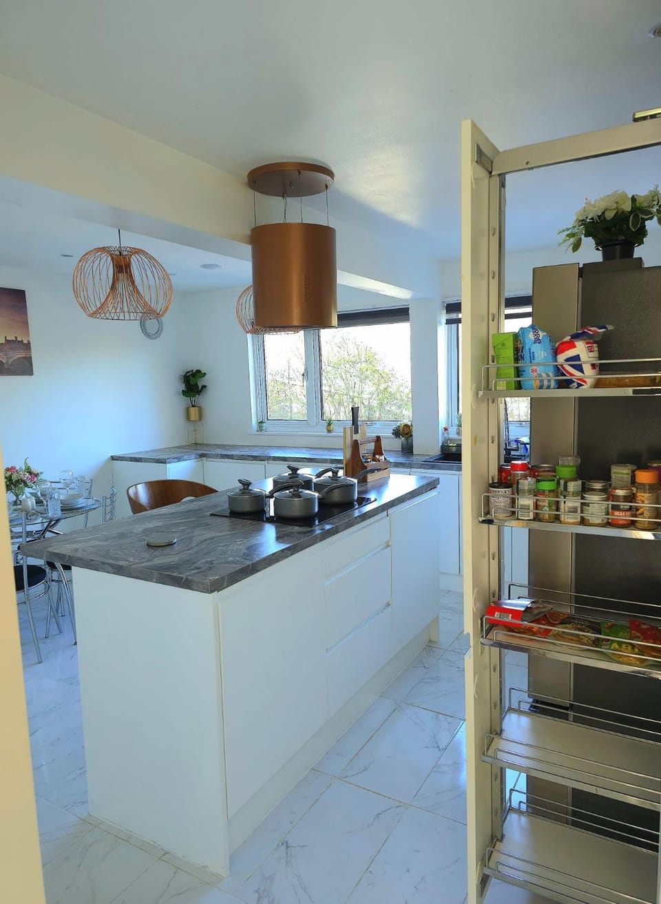 Large House, Home for Contractors- Park Free Apartment in Tonbridge and Malling District