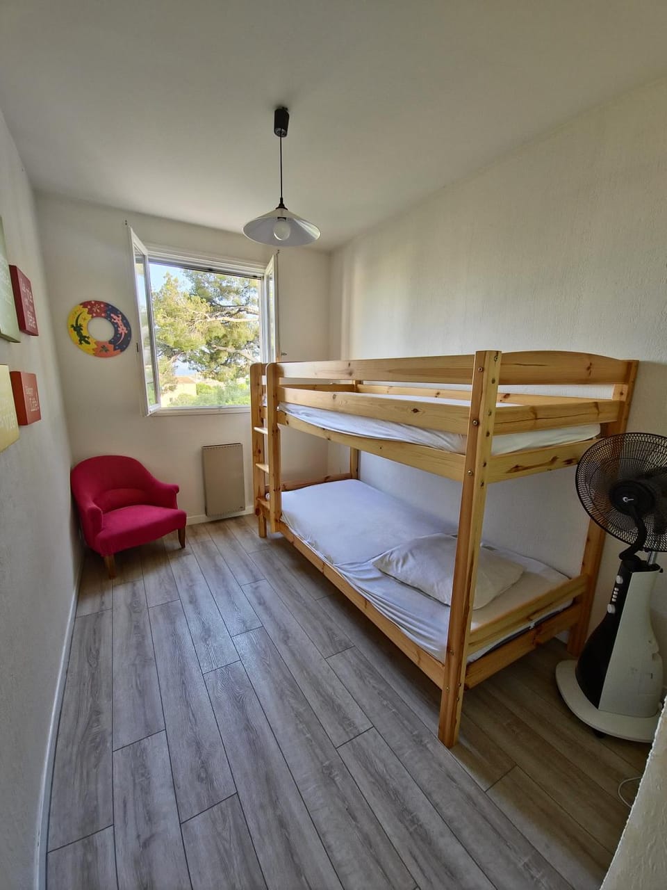 Bedroom, bunk bed