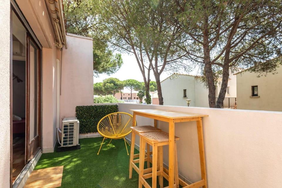 Cap Vert Cozy Air-Conditioned Apartment with Terrace and Pool House in Agde