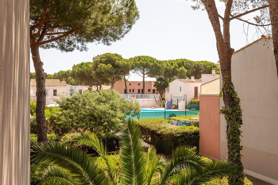 Cap Vert Cozy Air-Conditioned Apartment with Terrace and Pool House in Agde
