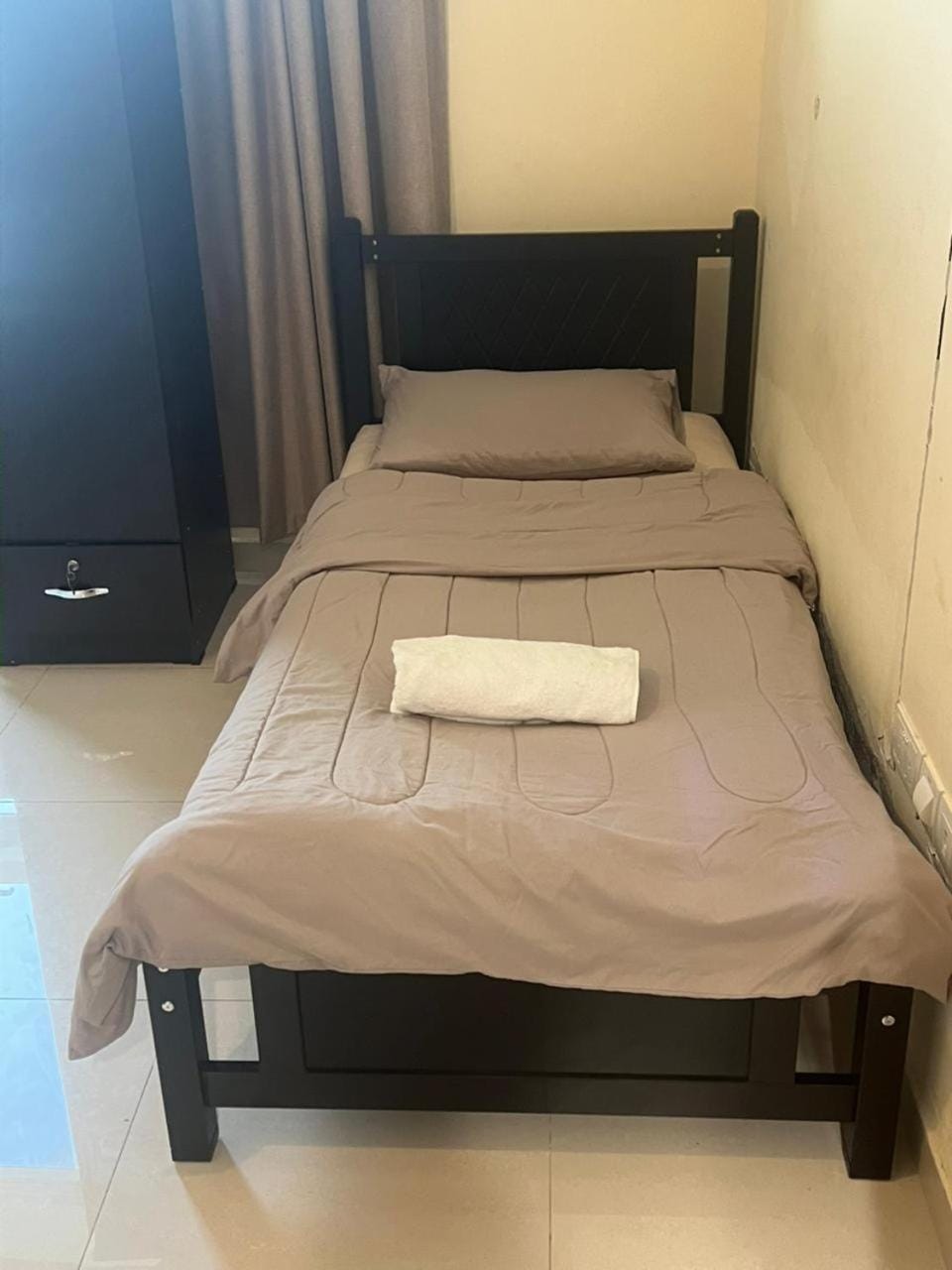 Rest House Hostel Apartment in Abu Dhabi