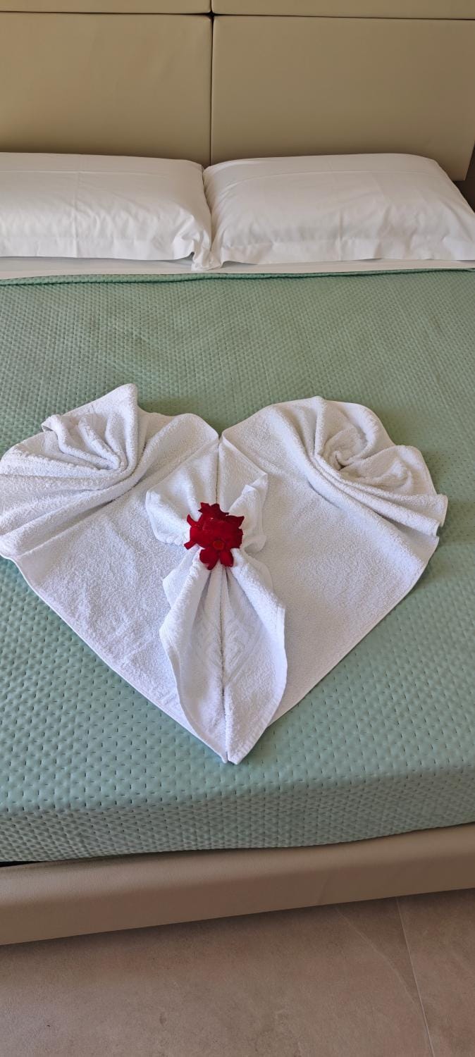 Bed, towels