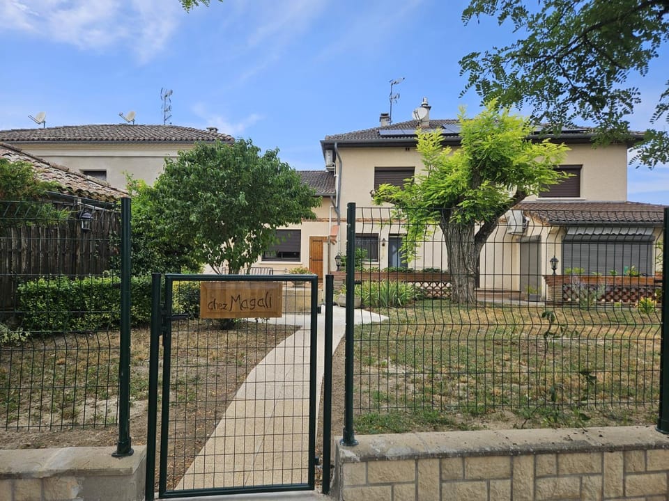Garden view, Street view