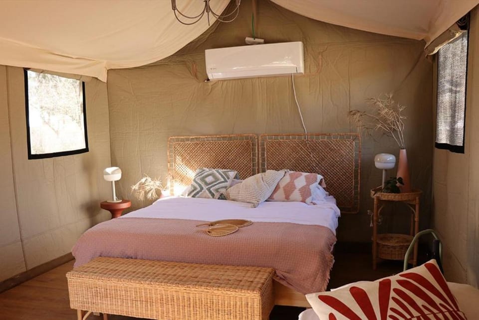 Bed, Photo of the whole room, Bedroom, air conditioner