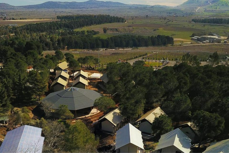 Property building, Day, Neighbourhood, Natural landscape, Bird's eye view, Mountain view, Street view