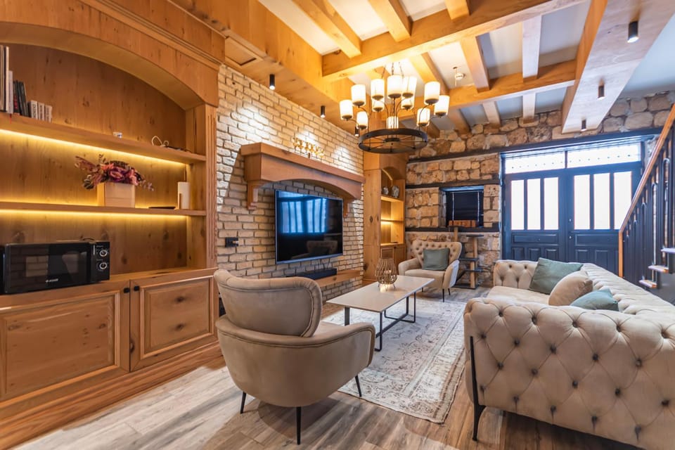 TV and multimedia, Living room, Seating area, air conditioner