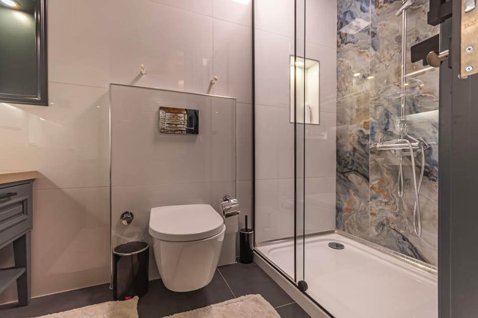Shower, Toilet, Bathroom