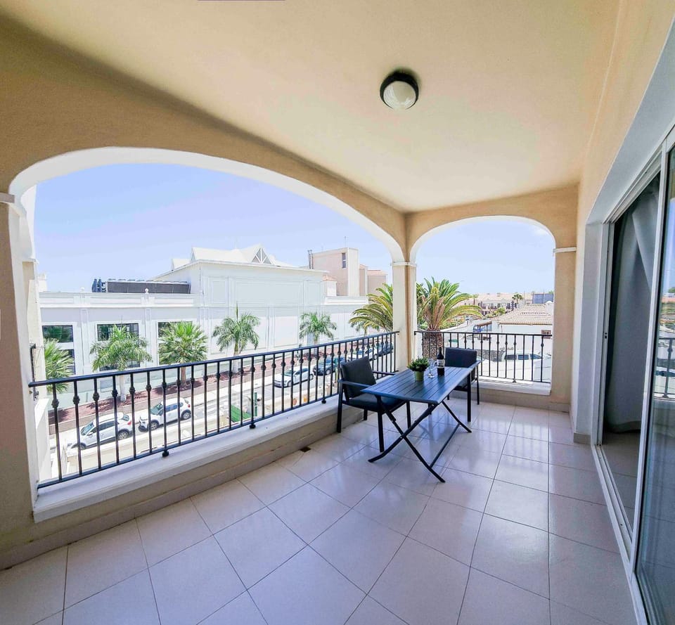 Day, Natural landscape, View (from property/room), Balcony/Terrace, Dining area