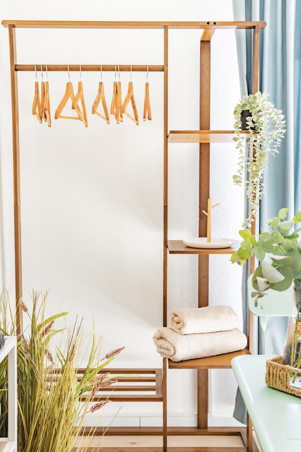 Bedroom, towels, wardrobe