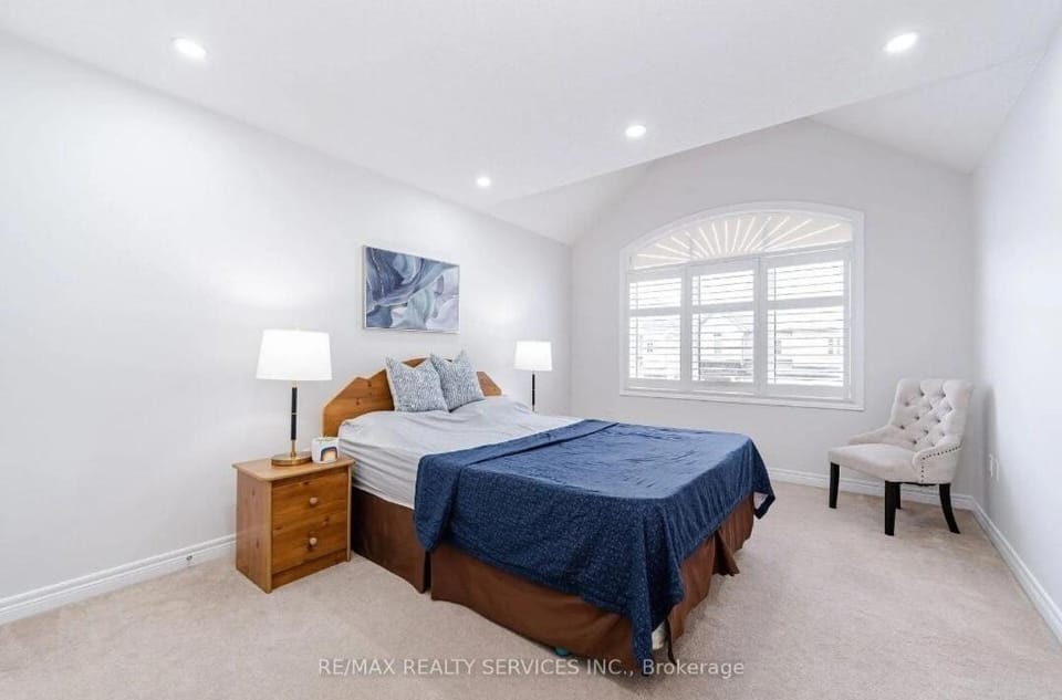 Beautiful 4 bed, 3 master bedrooms-pvt washrooms Apartment in Halton Hills